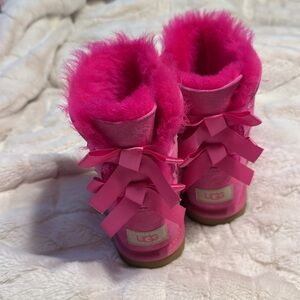 Girls size 1 pink bow Uggs. Slightly worn, well taken care of. Smoke free home.